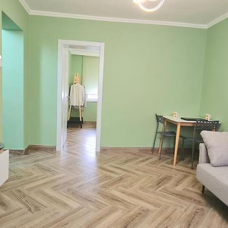 2V1 - Blloku Zy Apartment Tiranë Ngoại thất bức ảnh