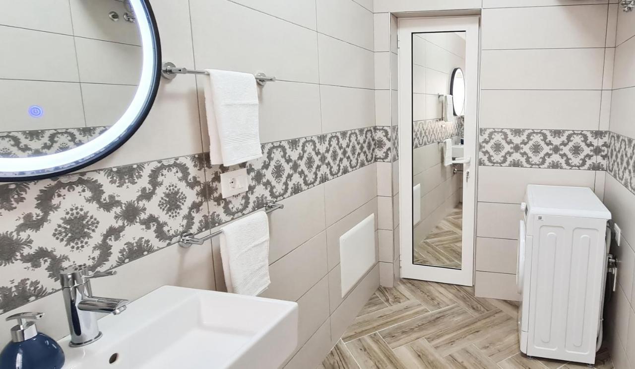 2V1 - Blloku Zy Apartment Tiranë Ngoại thất bức ảnh