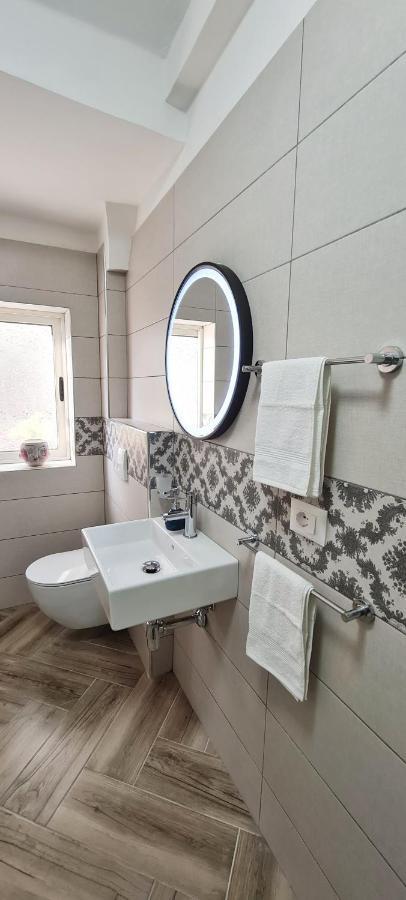 2V1 - Blloku Zy Apartment Tiranë Ngoại thất bức ảnh