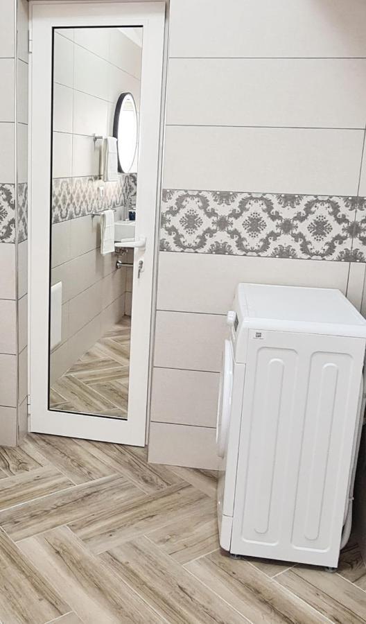 2V1 - Blloku Zy Apartment Tiranë Ngoại thất bức ảnh