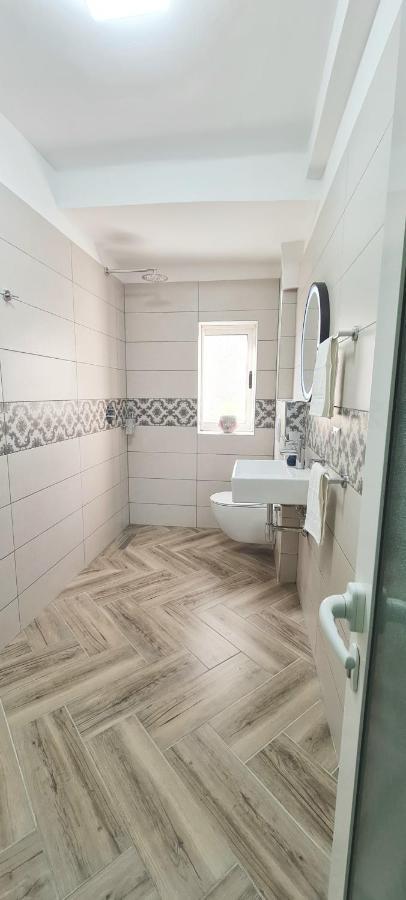 2V1 - Blloku Zy Apartment Tiranë Ngoại thất bức ảnh
