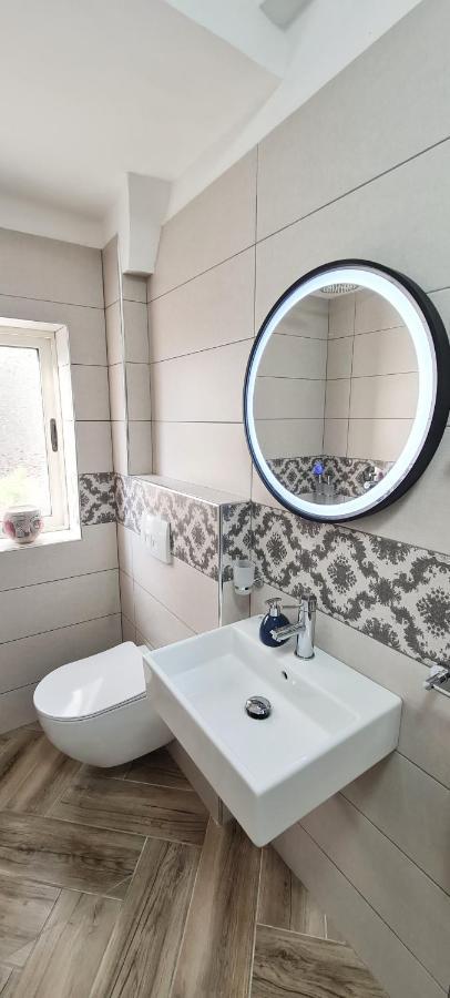 2V1 - Blloku Zy Apartment Tiranë Ngoại thất bức ảnh